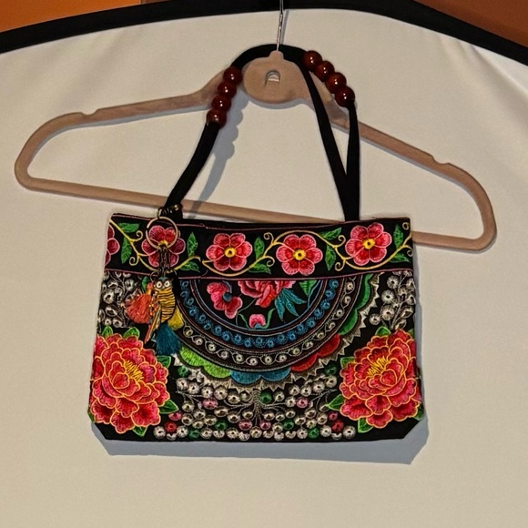 Small Embroidered Handbag - Picture 4 of 5